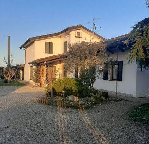 casa indipendente in vendita a Riva del Po