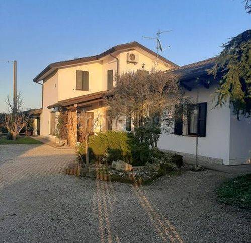 casa indipendente in vendita a Riva del Po