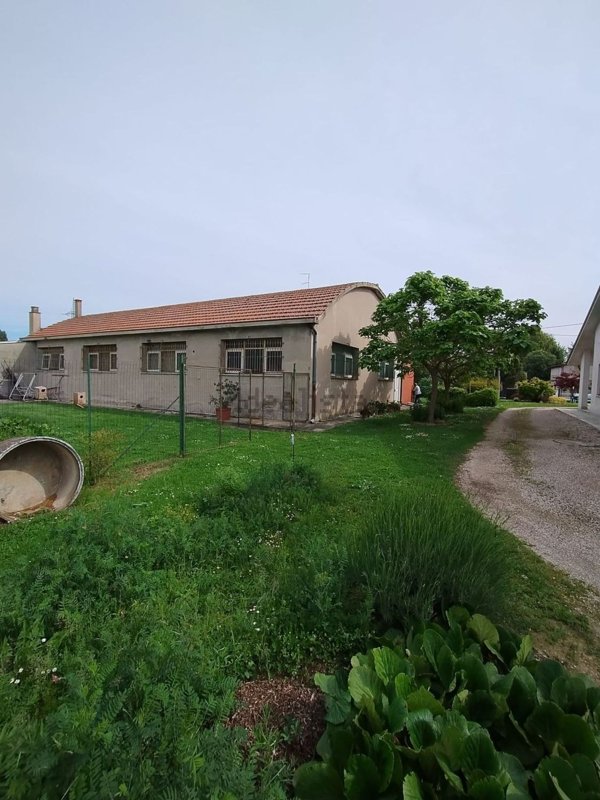 casa indipendente in vendita a Riva del Po in zona Ro