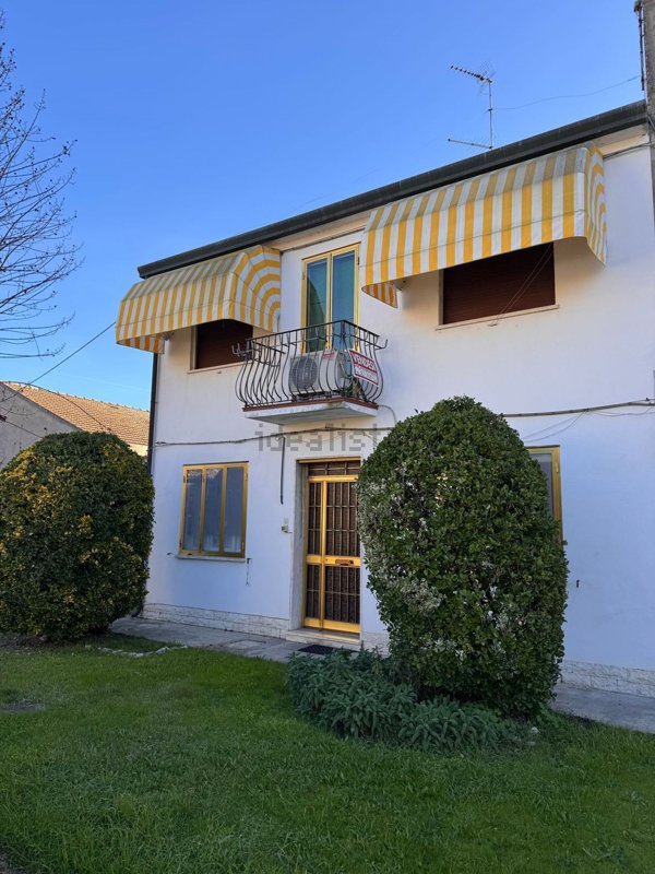 appartamento in vendita a Riva del Po in zona Serravalle