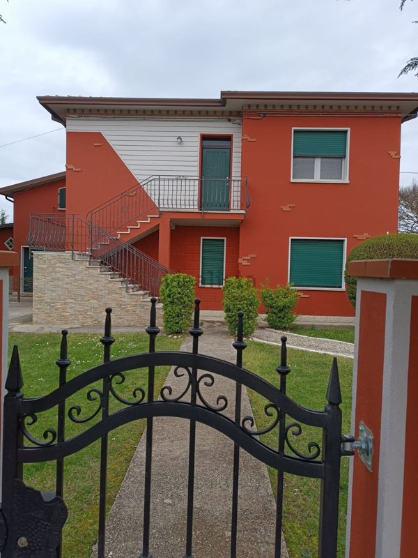 casa indipendente in vendita a Riva del Po