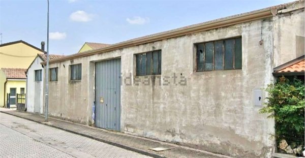 locale di sgombero in vendita a Riva del Po in zona Serravalle