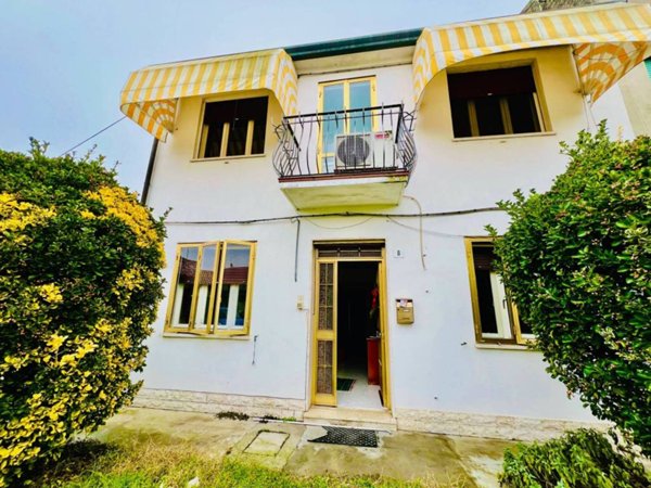 casa indipendente in vendita a Riva del Po in zona Serravalle
