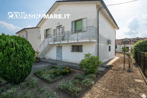 casa indipendente in vendita a Riva del Po