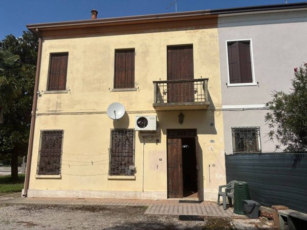casa indipendente in vendita a Riva del Po
