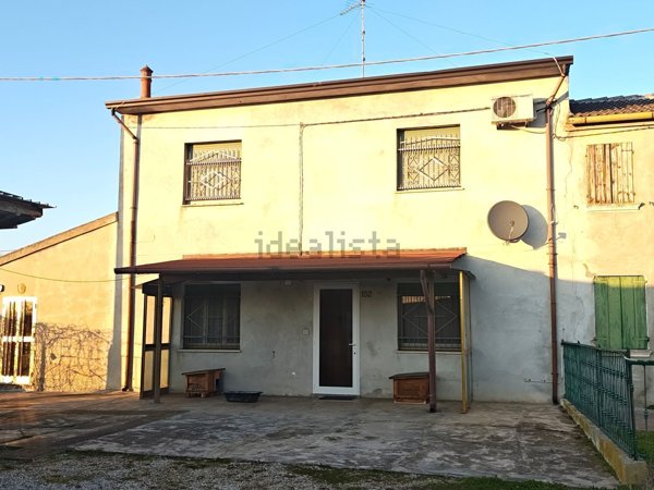 casa indipendente in vendita a Riva del Po in zona Serravalle