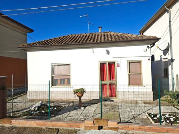 casa indipendente in vendita a Riva del Po in zona Ro