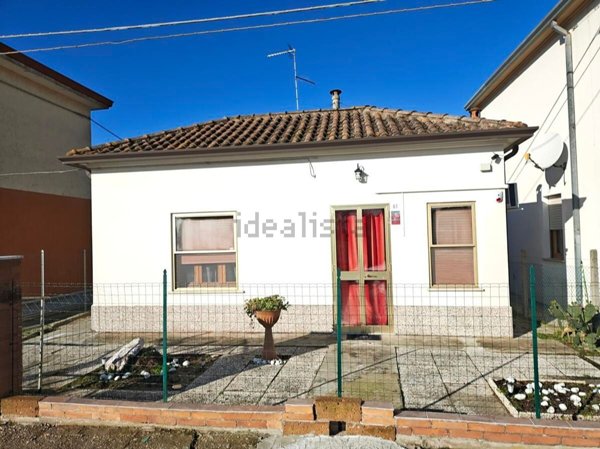 casa indipendente in vendita a Riva del Po in zona Serravalle