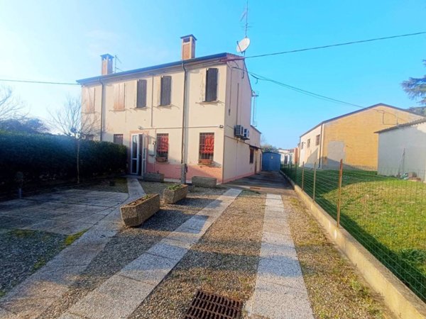 casa indipendente in vendita a Riva del Po in zona Ro