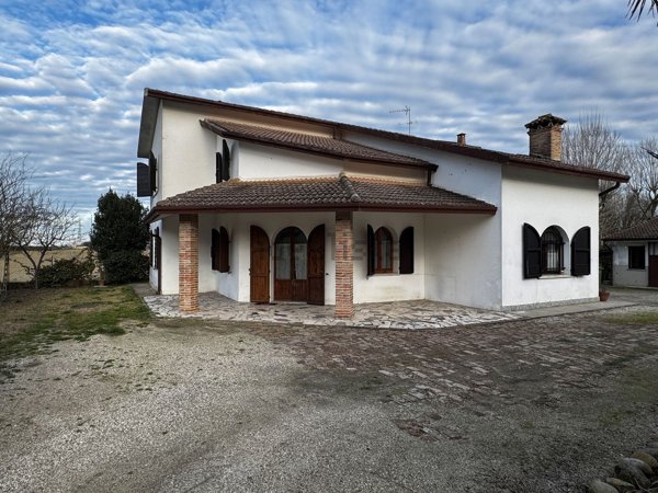 casa indipendente in vendita a Riva del Po