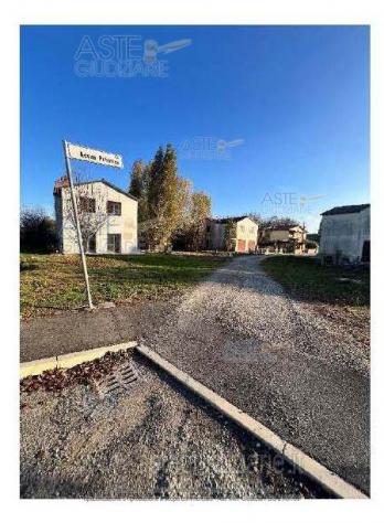 terreno edificabile in vendita a Riva del Po in zona Ro