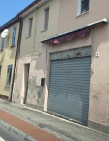 negozio in vendita a Riva del Po in zona Berra