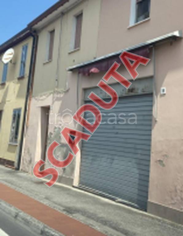 negozio in vendita a Riva del Po in zona Berra