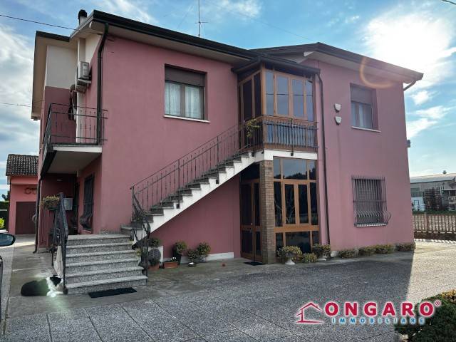 casa indipendente in vendita a Riva del Po in zona Serravalle