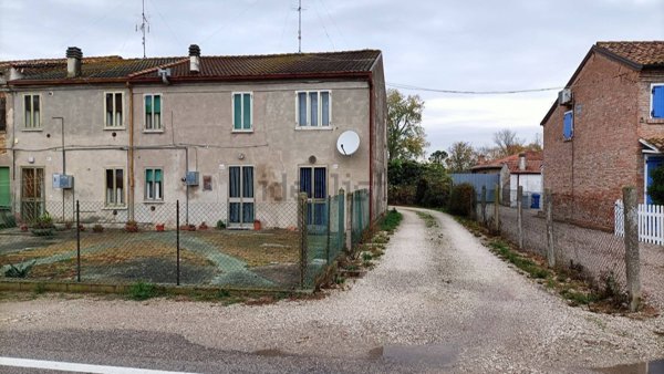 casale in vendita a Riva del Po in zona Berra