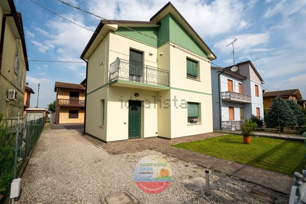 casa indipendente in vendita a Riva del Po