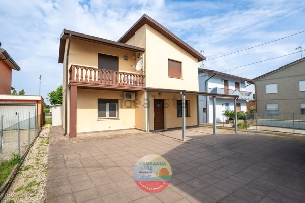 casa indipendente in vendita a Riva del Po