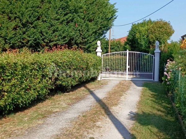casa indipendente in vendita a Riva del Po in zona Serravalle