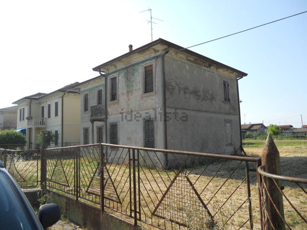 casa indipendente in vendita a Riva del Po