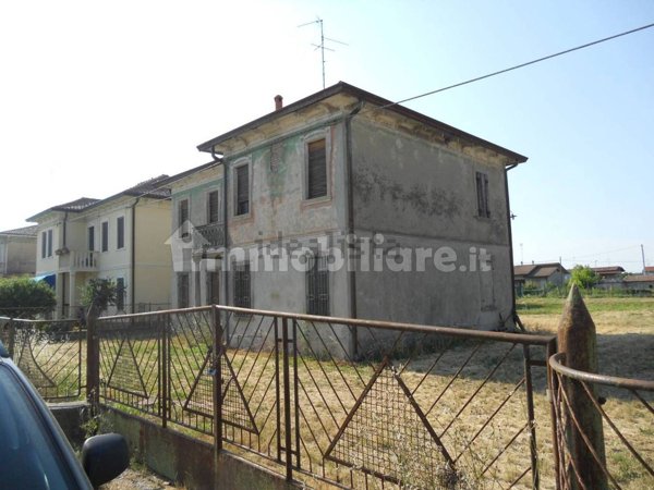 casa indipendente in vendita a Riva del Po