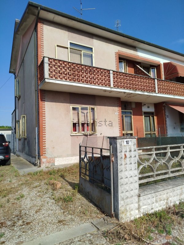 casa indipendente in vendita a Riva del Po