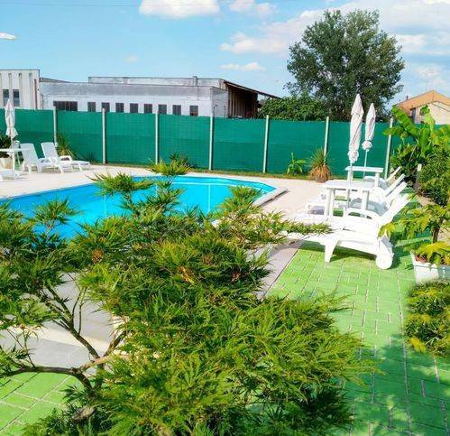 negozio in vendita a Riva del Po in zona Berra