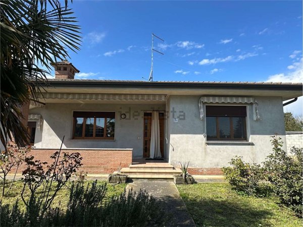 casa indipendente in vendita a Riva del Po in zona Berra