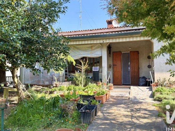 casa indipendente in vendita a Riva del Po in zona Berra