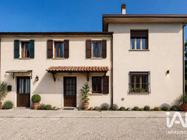 casa indipendente in vendita a Riva del Po in zona Serravalle