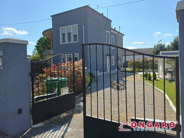 casa indipendente in vendita a Riva del Po in zona Berra