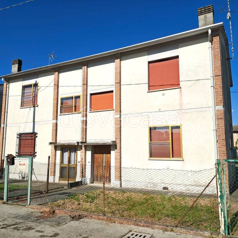 casa indipendente in vendita a Riva del Po in zona Serravalle
