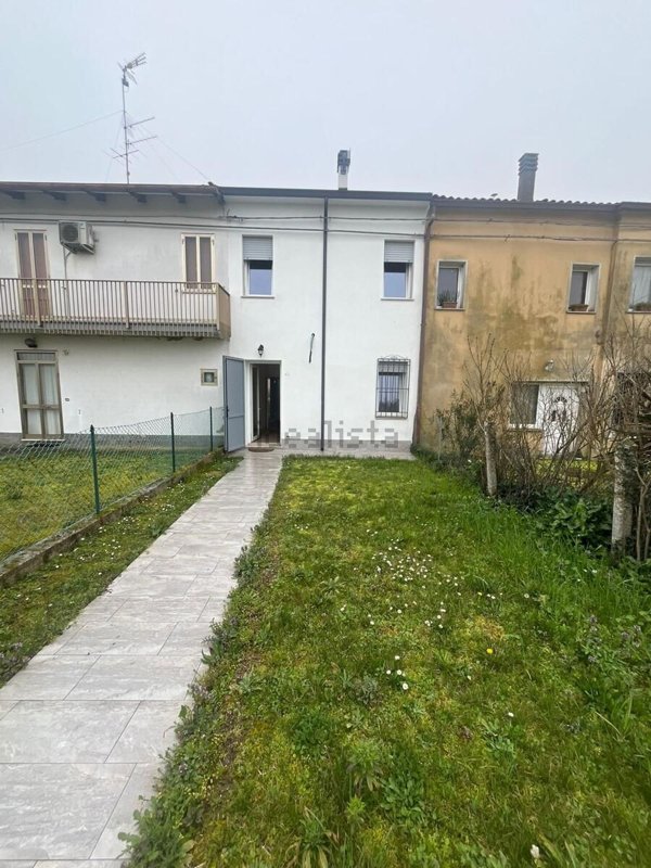 casa indipendente in vendita a Riva del Po in zona Berra