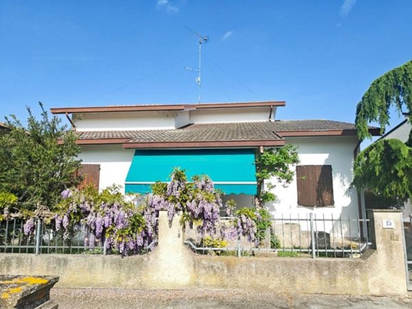 casa indipendente in vendita a Riva del Po in zona Berra