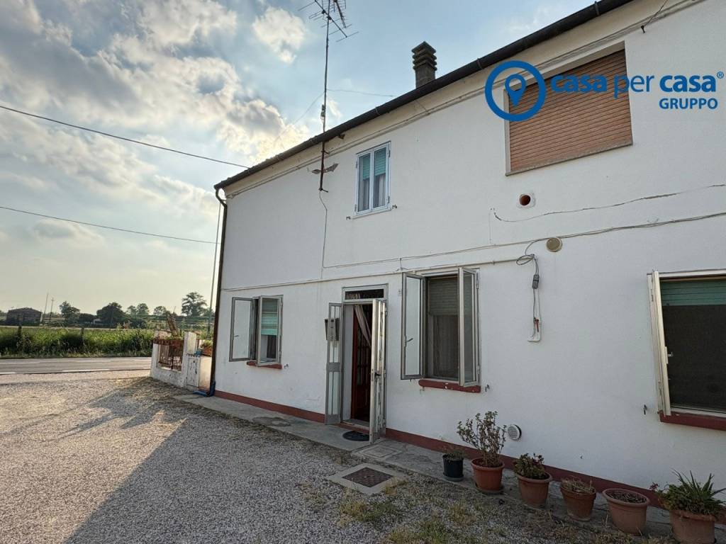 casa indipendente in vendita a Riva del Po in zona Ro