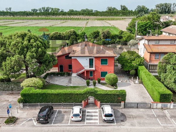 casa indipendente in vendita a Riva del Po in zona Serravalle