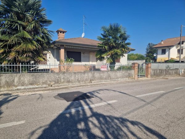 casa indipendente in vendita a Riva del Po in zona Berra