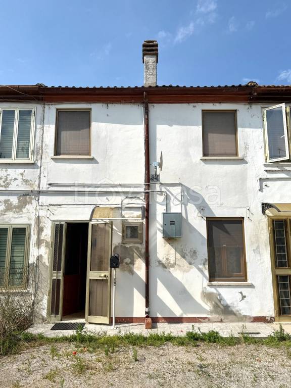 casa indipendente in vendita a Riva del Po in zona Berra