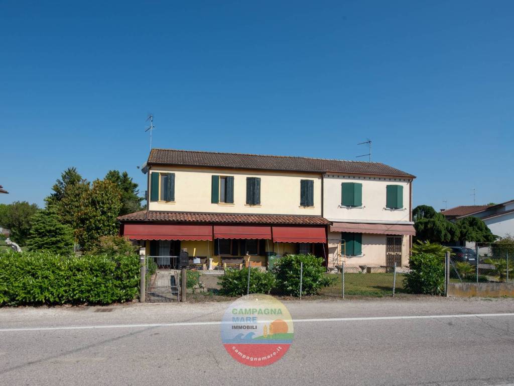 casa indipendente in vendita a Riva del Po in zona Berra