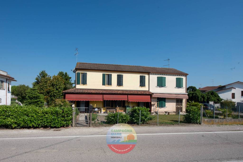 casa indipendente in vendita a Riva del Po in zona Berra