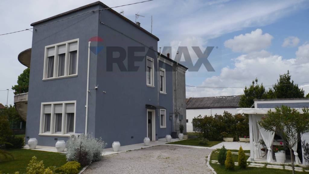 casa indipendente in vendita a Riva del Po in zona Berra
