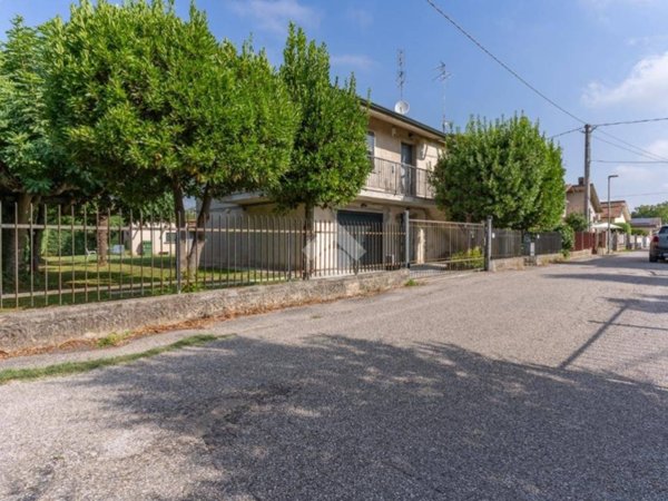 casa indipendente in vendita a Riva del Po