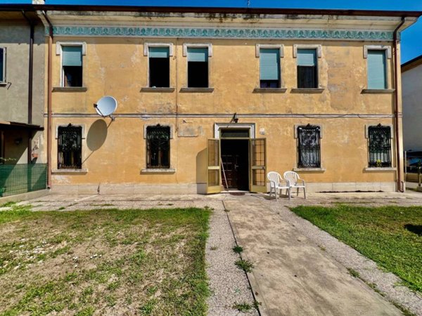 casa indipendente in vendita a Riva del Po
