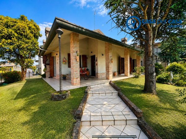 casa indipendente in vendita a Riva del Po in zona Serravalle