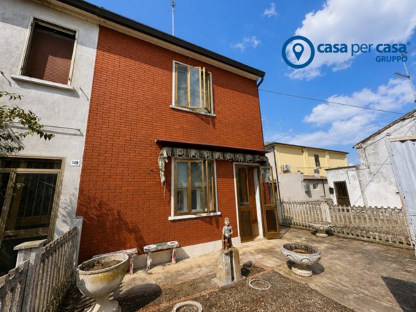 casa indipendente in vendita a Riva del Po in zona Serravalle