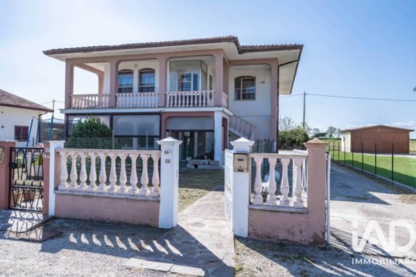 casa indipendente in vendita a Riva del Po in zona Berra