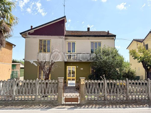 casa indipendente in vendita a Riva del Po in zona Serravalle