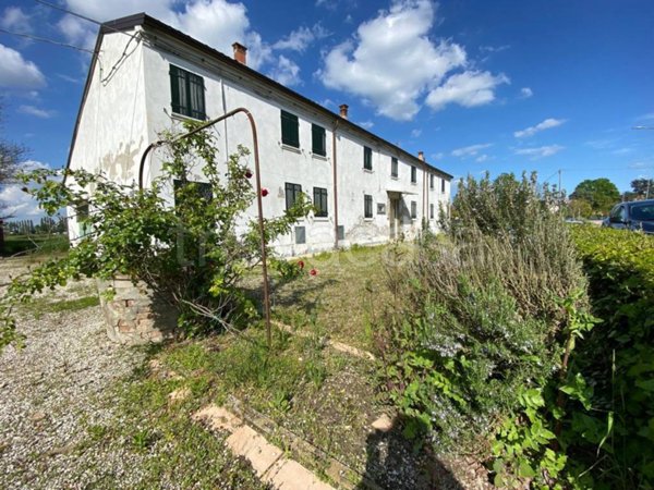 casa indipendente in vendita a Tresignana