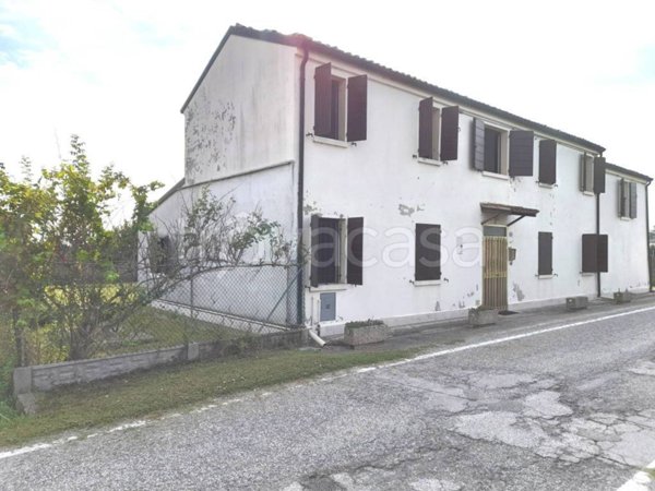 casa indipendente in vendita a Tresignana