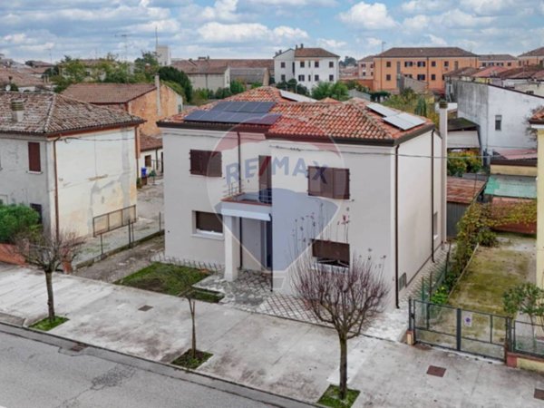 casa indipendente in vendita a Tresignana in zona Tresigallo