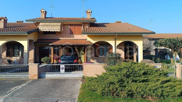 casa indipendente in vendita a Tresignana